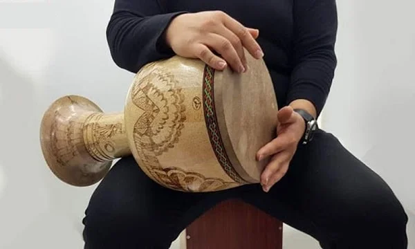 نواختن تنبک با نوک انگشتان