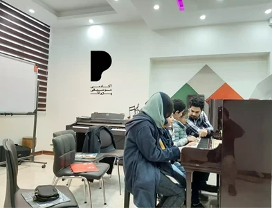 کلاس گروهی هنرجویان پیانو با تدریس استاد هادی یوسفی، گروه سنی الف